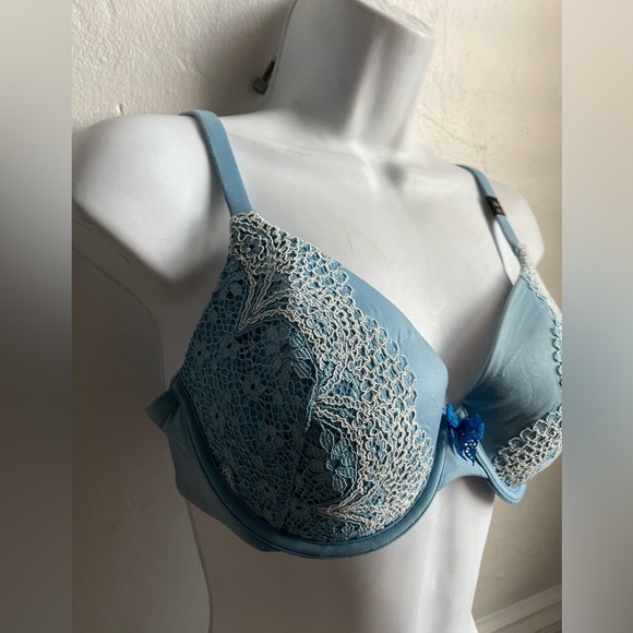 Victoria’s Secret body by Victoria lined perfect coverage 34D - Picture 7 of 9